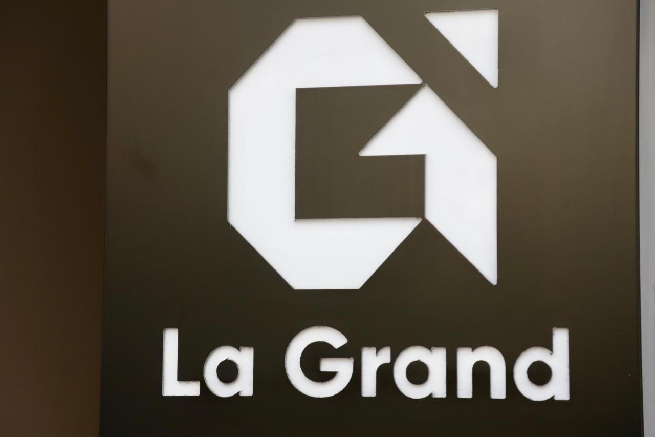 Апартаменти La Grand - New Bazaar Тирана Екстер'єр фото